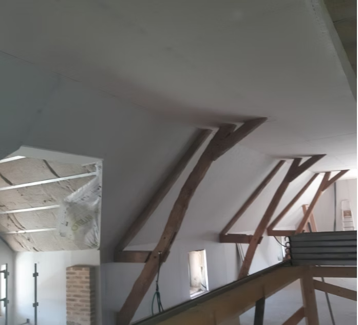 traitement de l'étanchéité à l'comble plafonds et murs en ossature bois.